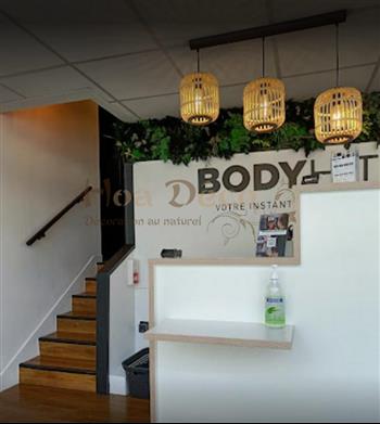 bodyhit caen mur vegetal stabilisé by HOA DECO plafond vegetal enseigne