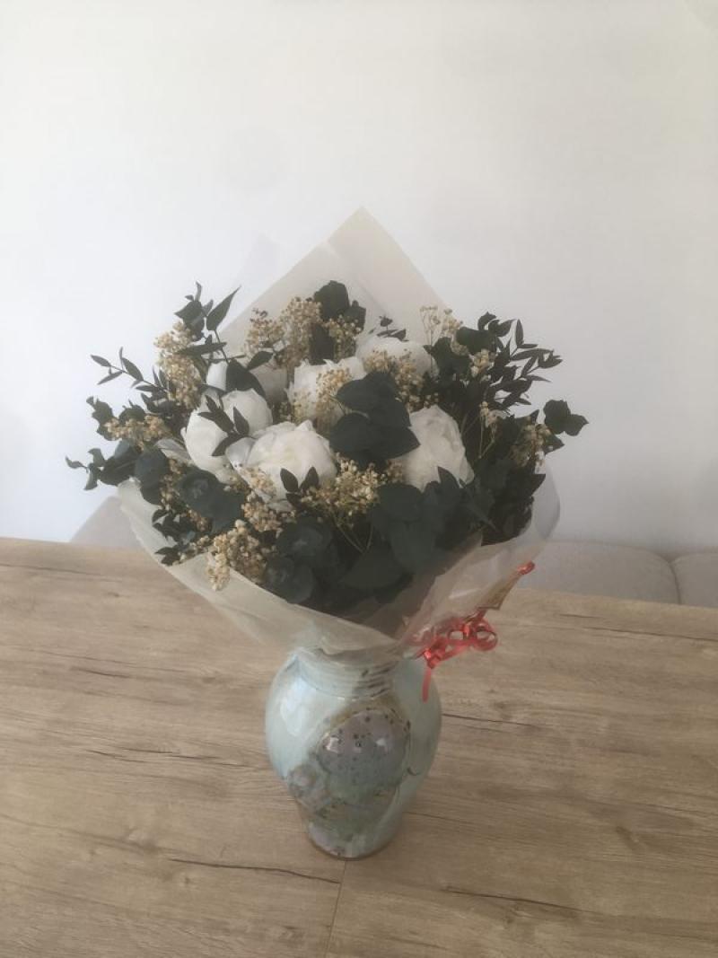 bouquet renoncule gypsophile eucalyptus hoa deco fleuriste fleurs particulier mariage