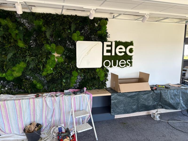 mur végétal stabilisé, mur végétal entreprise, mur végétal intérieur, décoration végétale, décoration bureau, mur végétal sur mesure, logo végétal, logo entreprise végétal, végétalisation entreprise,