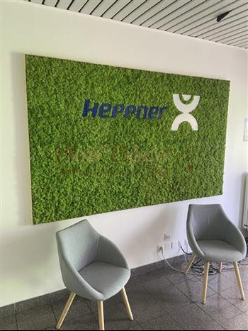 heppner mur vegetal et logo pvc HOA DECO lichen scandinave green wall accueil.