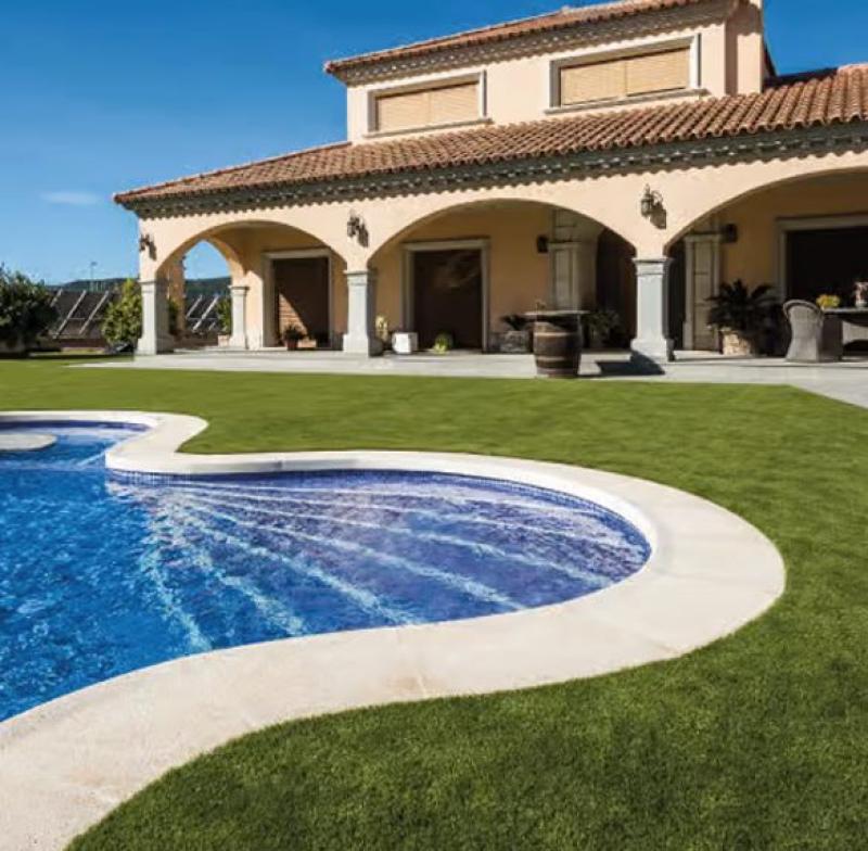 hoa deco gazon piscine artificie